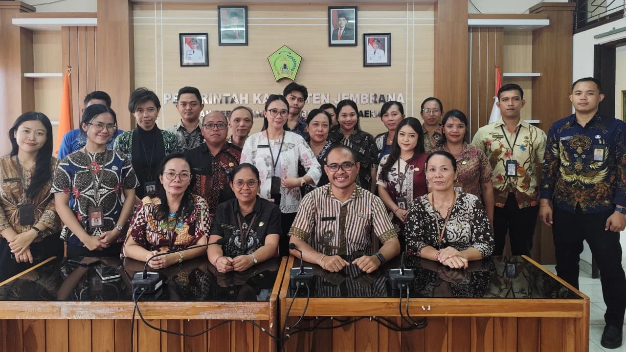 Semarak Hari Batik Nasional 2026, ASN Bappeda Jembrana Kenakan Batik
